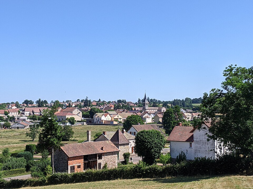 Saint — Bonnet — de — Joux — Vue depuis le cimetière (juin 2023)
