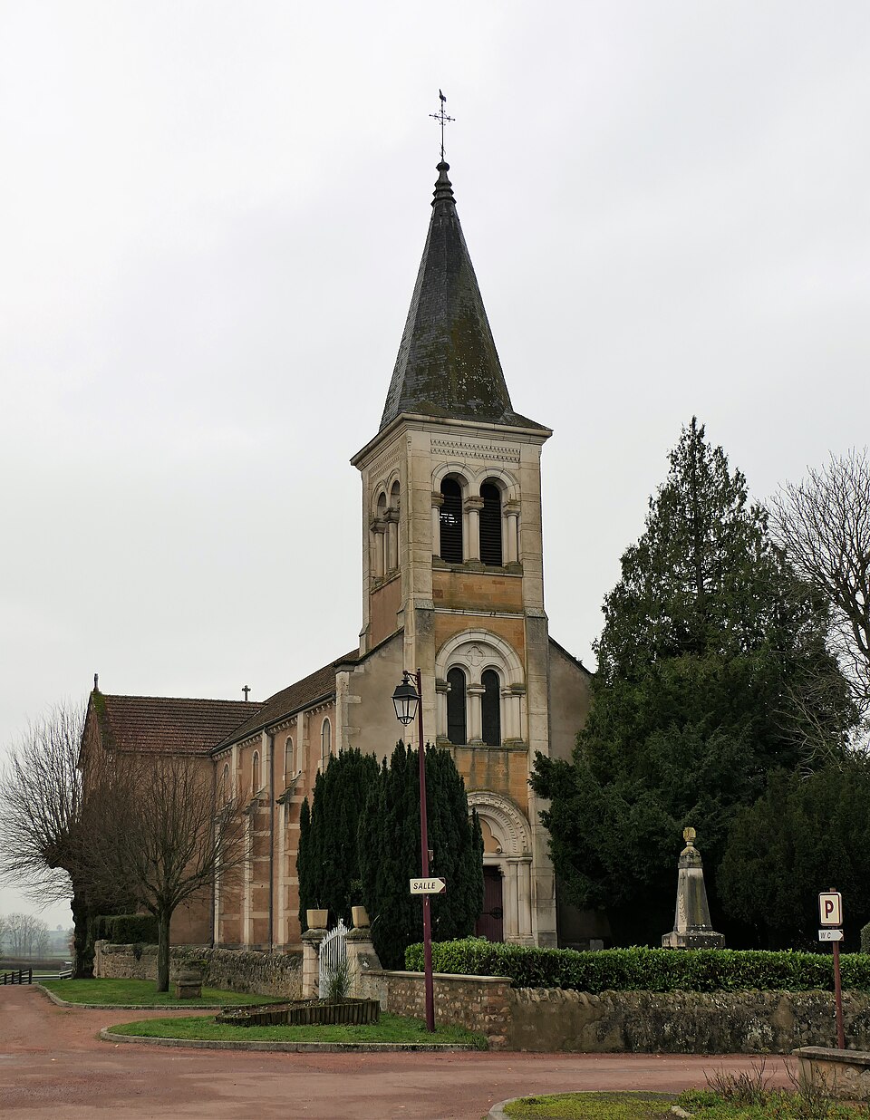 Saint — Didier — en — Brionnais, vue générale de l'église