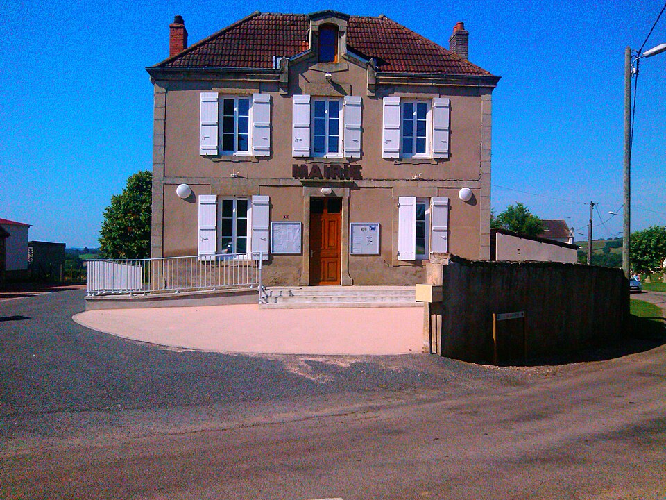 Mairie de Saint — Jean de Trézy