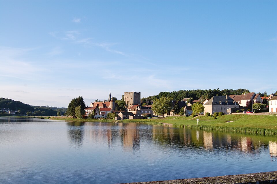 Vue de Saint — Sernin — du — bois (France)