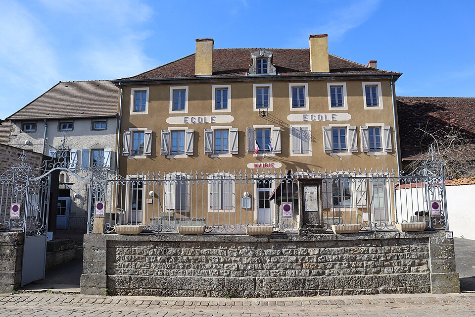 Saint — Sernin — du — Plain (71) Mairie