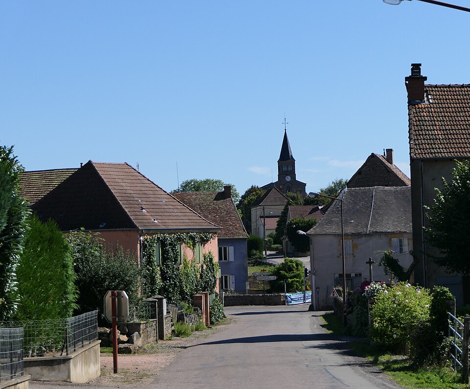 Saint — Symphorien — des — Bois, le bourg