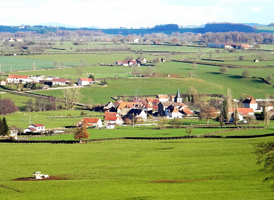 Sarry (Saône et Loire) Vue générale du bourg