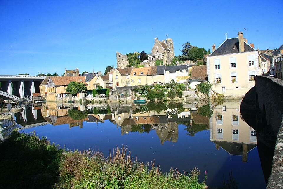Château de Beaumont — sur — Sarthe
