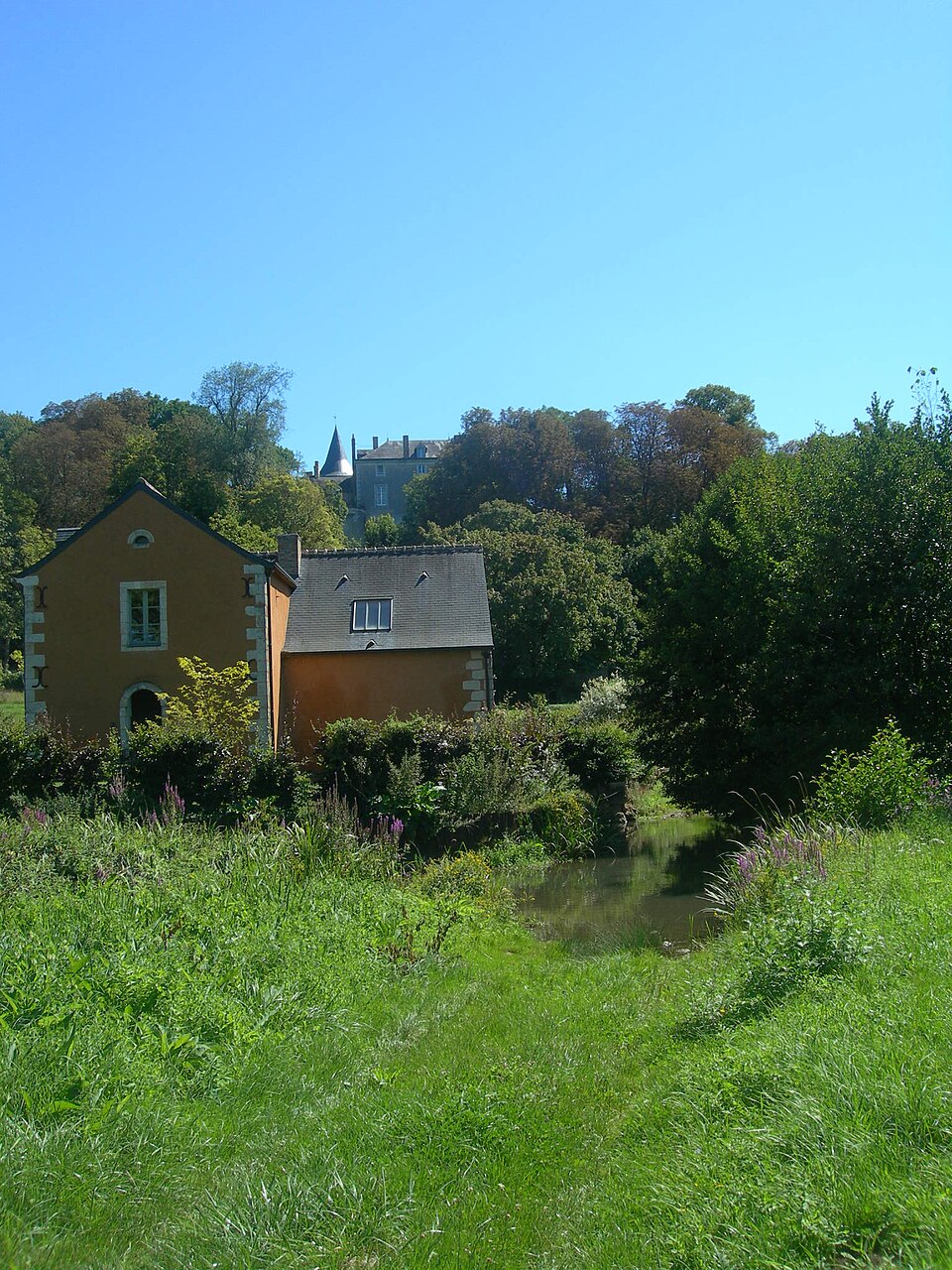Moulin et château de Courcillon
