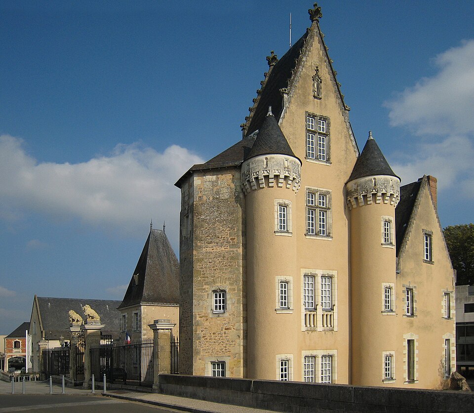 La Fleche Townhall 2007 01