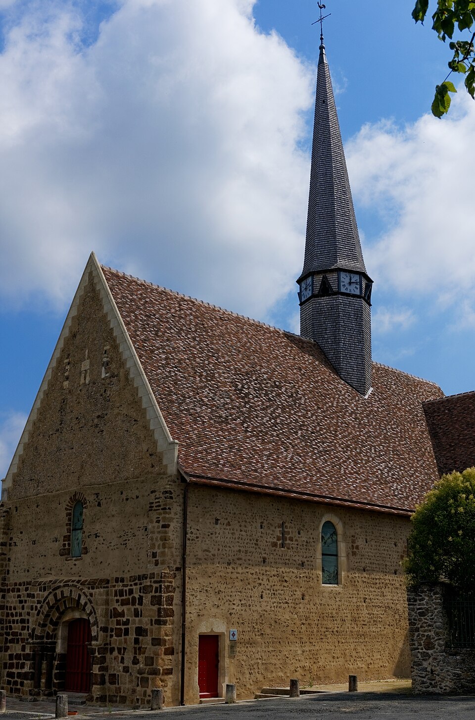 Eglise Saint — Pierre après restauration