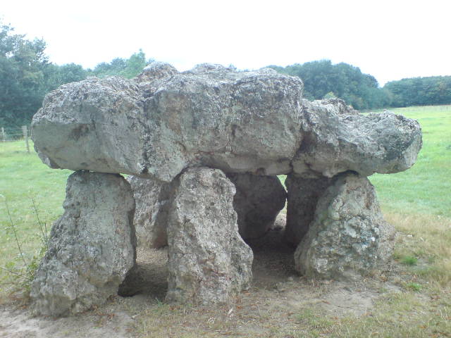 Dolmen de maupertuis
