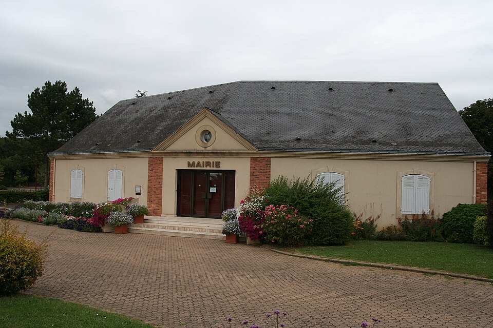 Lombron — mairie 01