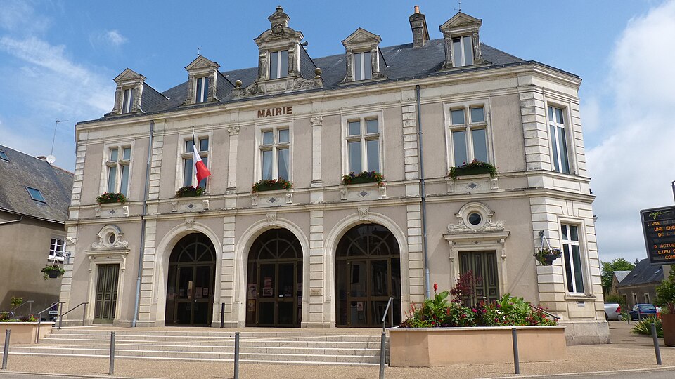 Mairie de Noyen — sur — Sarthe