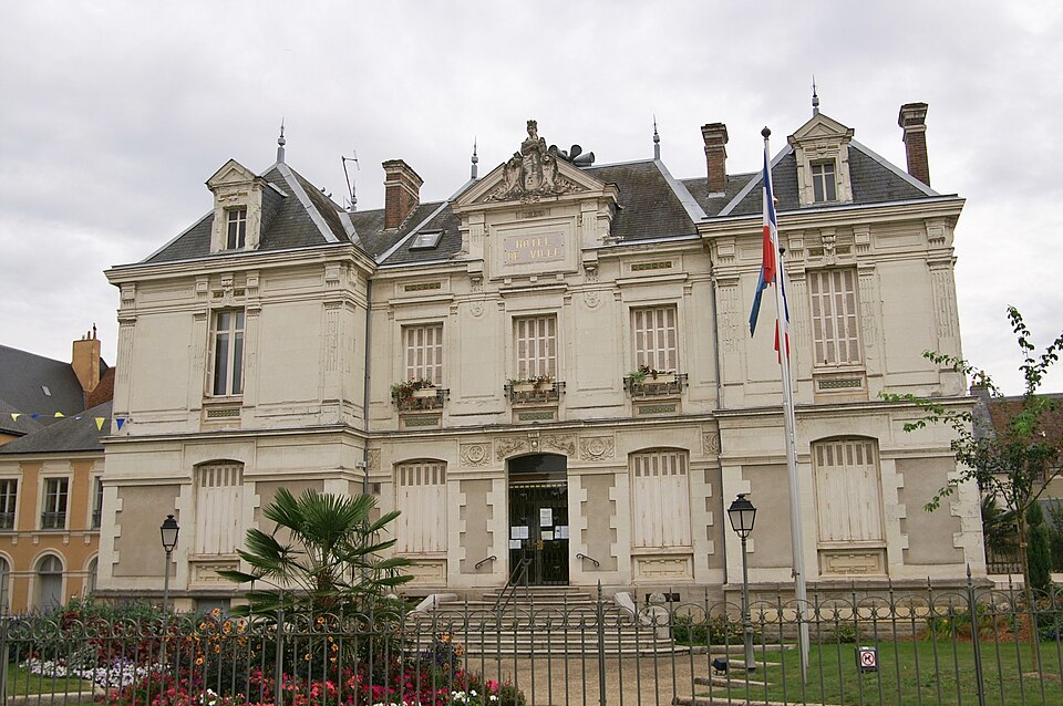 Saint — Calais — Hôtel de ville