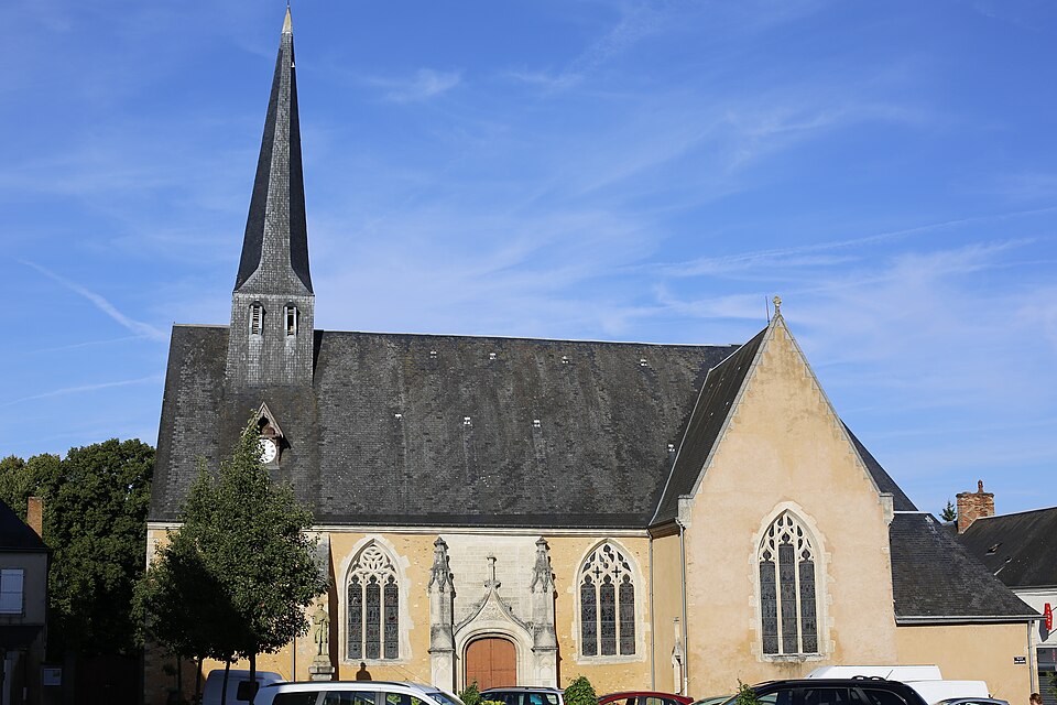 Tuffé — Église Saint — Pierre — et — Saint — Paul 01
