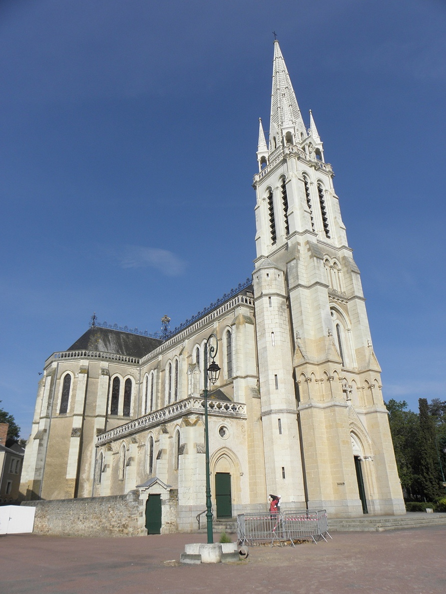 Vion (72) La Chapelle du Chêne Basilique 1