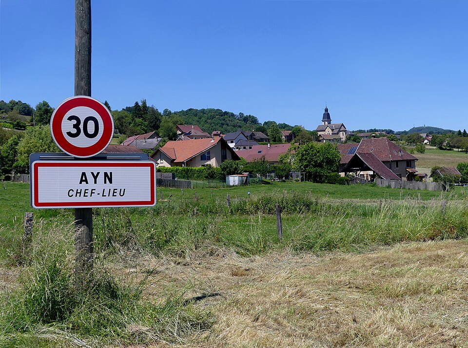 Panneau Entrée du village d'Ayn (mai 2025)