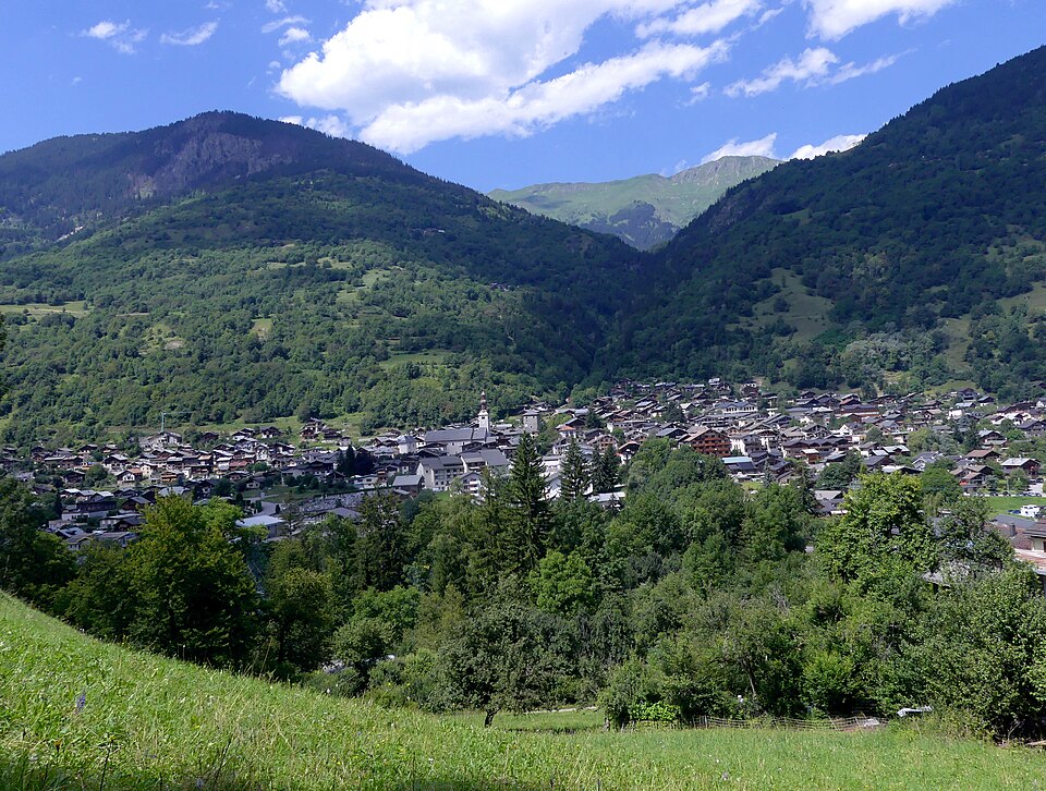 Bozel depuis les hauteurs sud en été (juillet 2024)