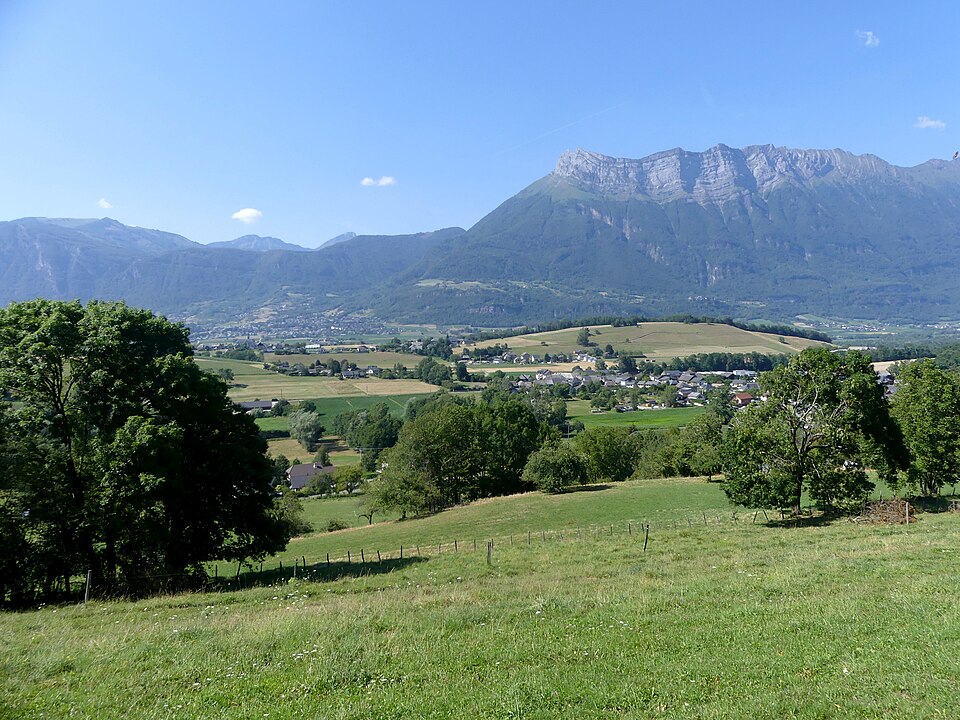 Panorama de Châteauneuf en Savoie en fun de journée (été 2019)