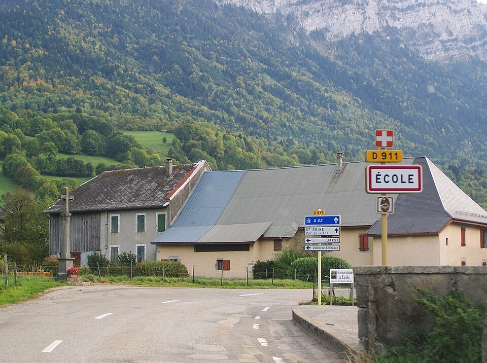 École — Entrée (Savoie)