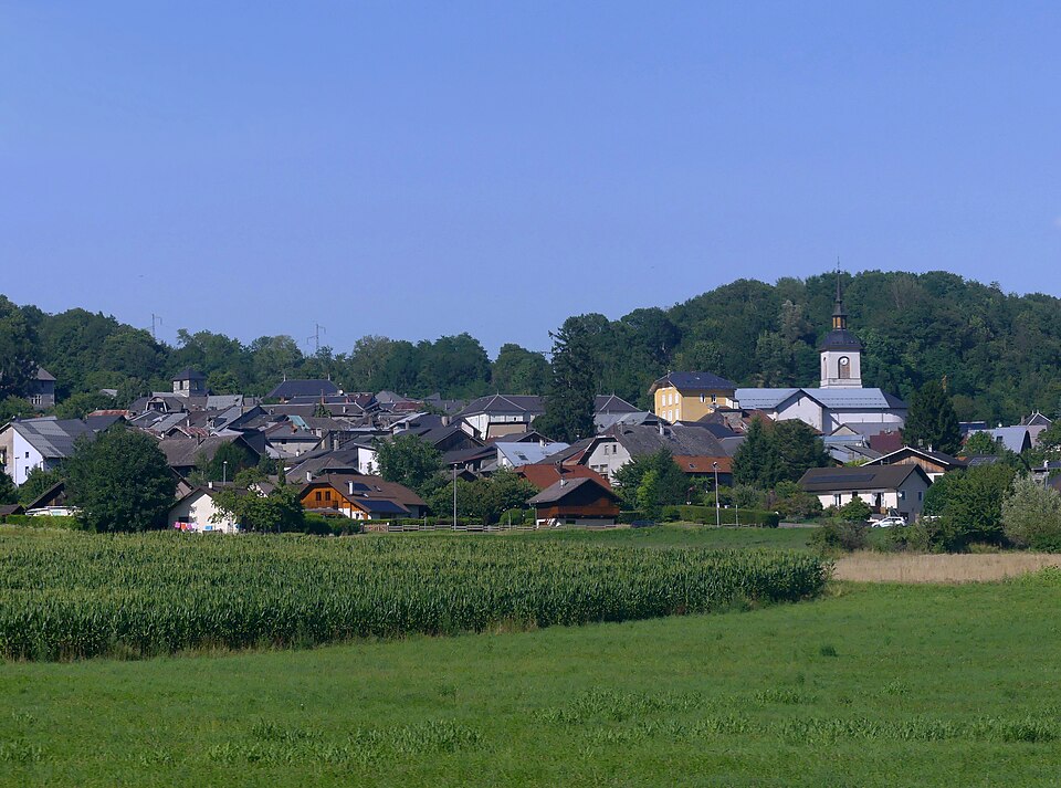 Grésy — sur — Isère en été en fin d'après — midi (juillet 2021)