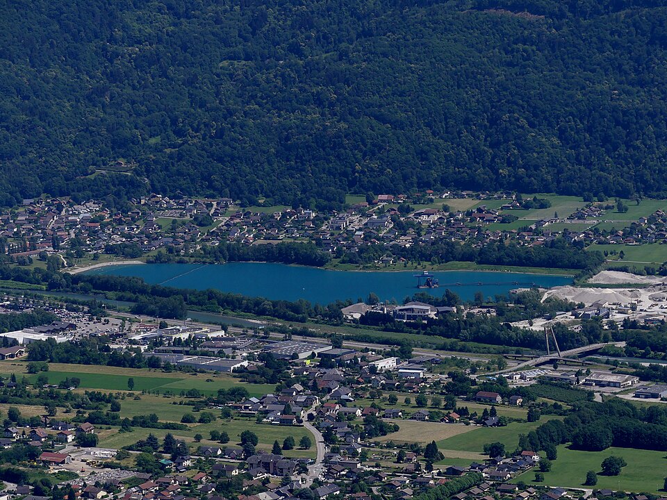 Grignon et son plan d'eau vus du fort de Tamié (juin 2022)