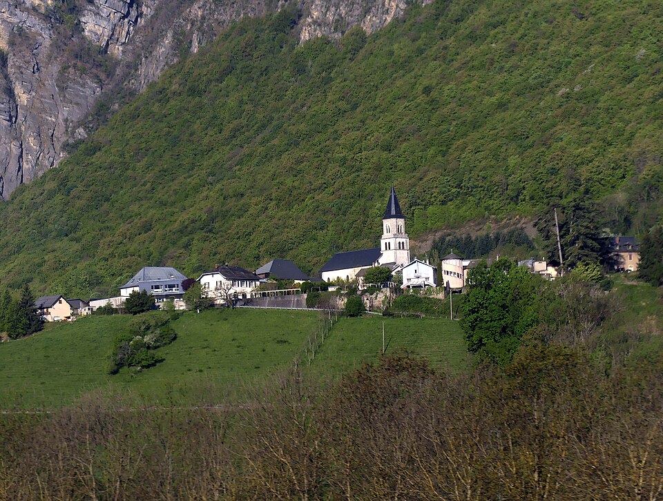 Montailleur depuis la voie ferrée au matin (avril 2026)
