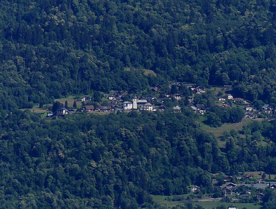 Village de Monthion vu du fort de Tamié (juin 2022)