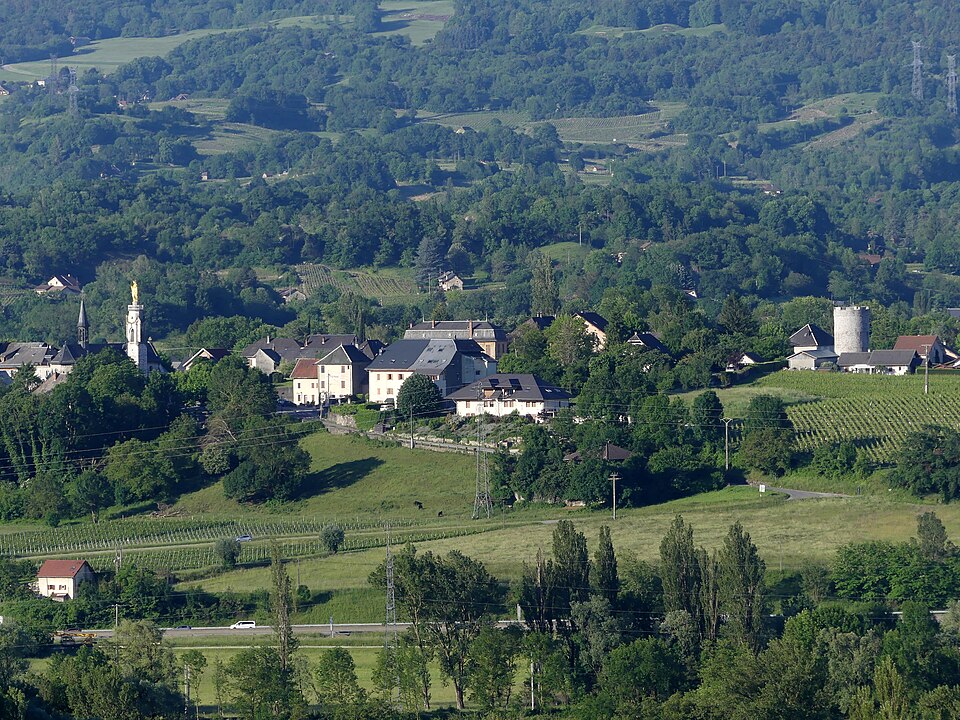 Village de Myans vu de Chignin au petit matin (mai 2020)