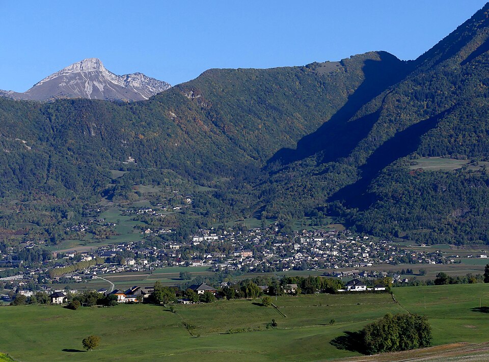 Saint — Pierre — d'Albigny depuis Hauteville au matin (octobre 2022)