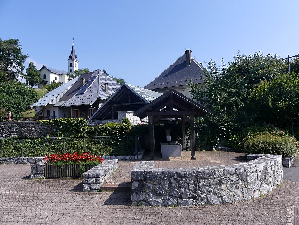 Centre du village de Saint — Vital en été (août 2021)
