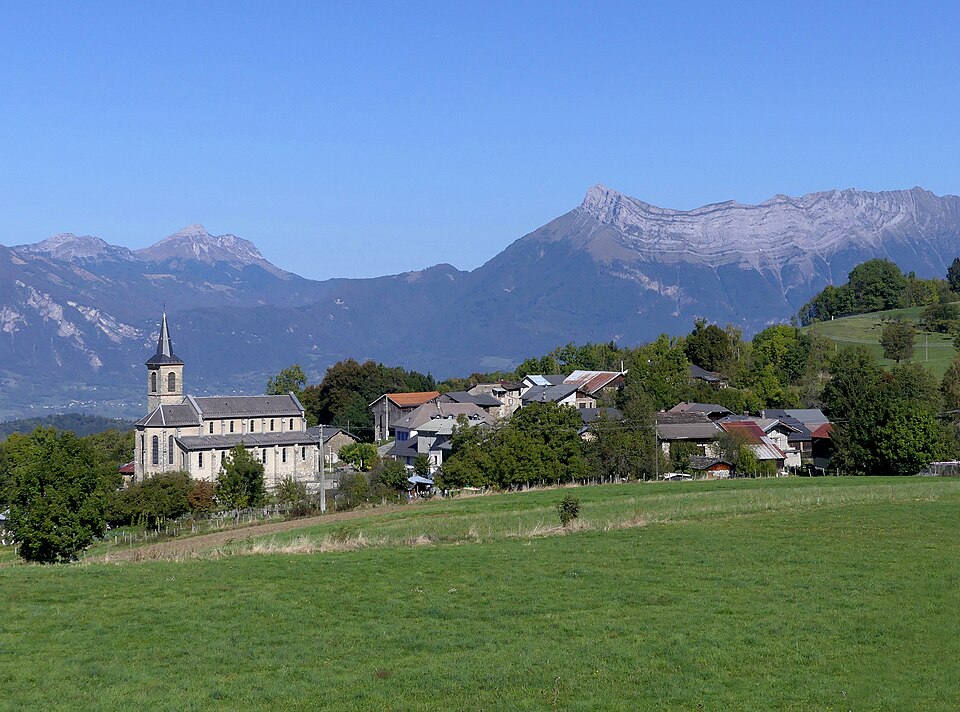 La Table devant le massif des Bauges (octobre 2023)