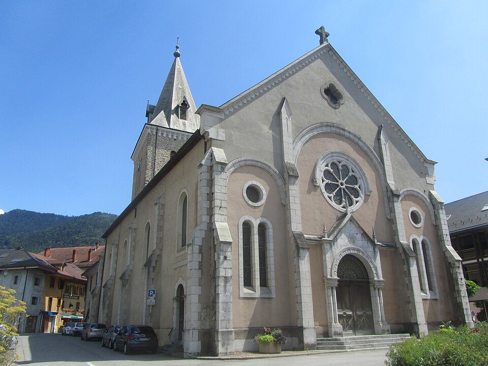 Ugine — l'église Saint Laurent.