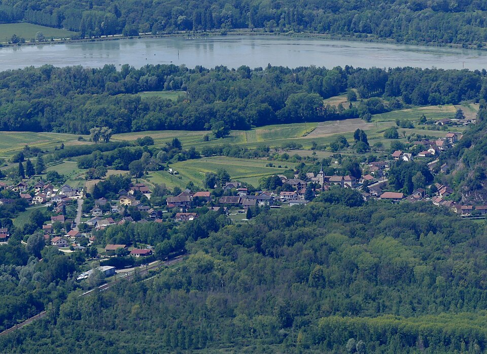 Vue de Vions depuis le Sapenay (été 2020)