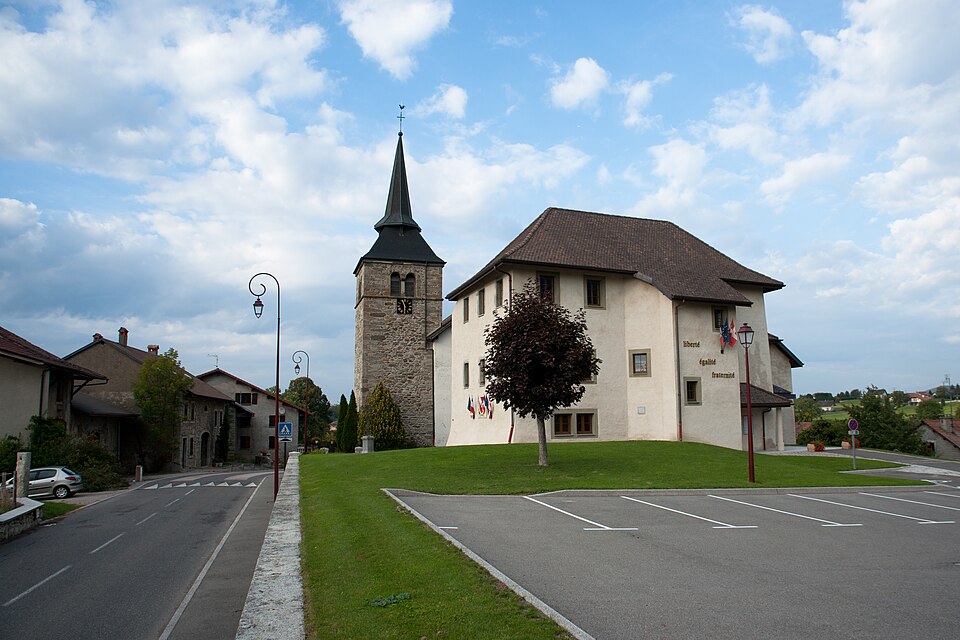 Draillant — Mairie et église