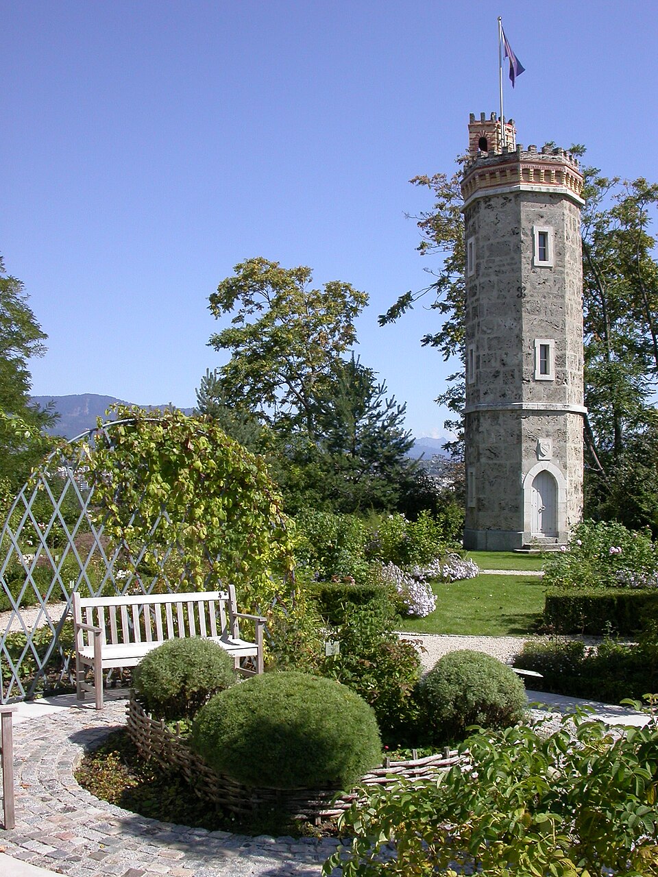Roseraie et Tour de Naz