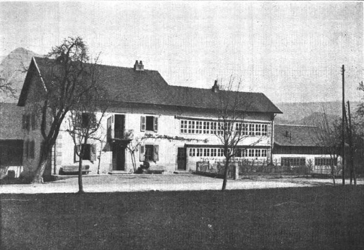 Atelier moderne d'horologerie à Marnaz — cliché R Blanchard