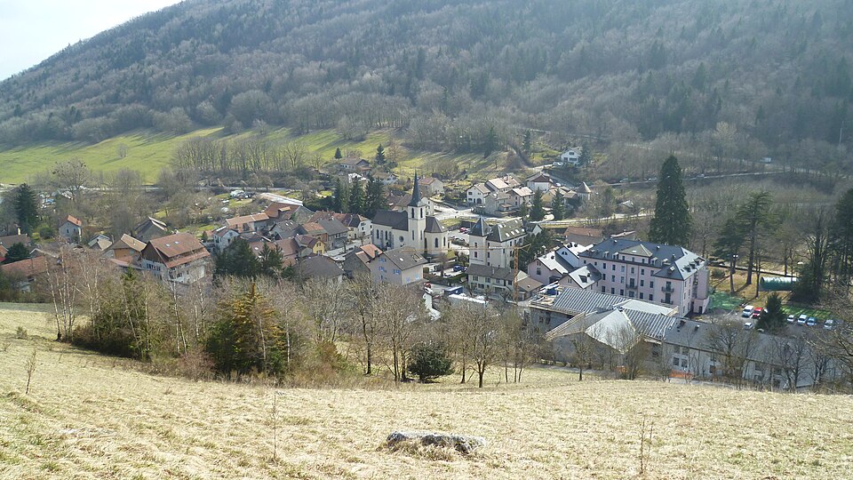 Monnetier village
