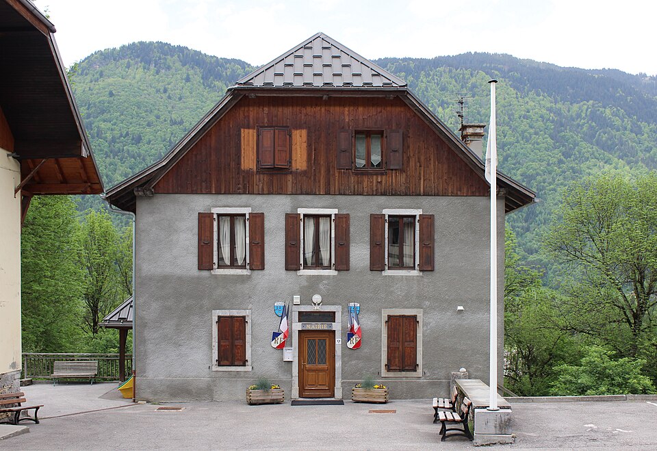 La Rivière — Enverse — Mairie