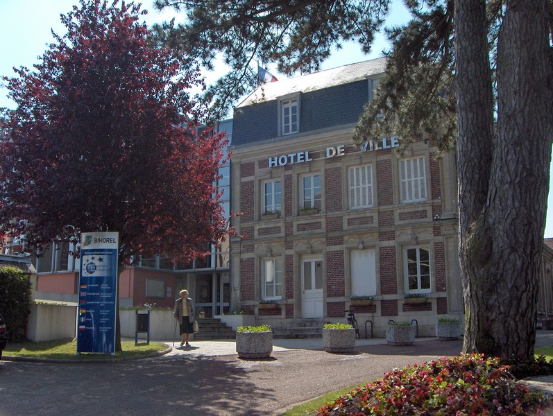 Bihorel 002 hotel de ville 2006