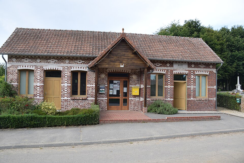 Mairie Les Cents — Acres