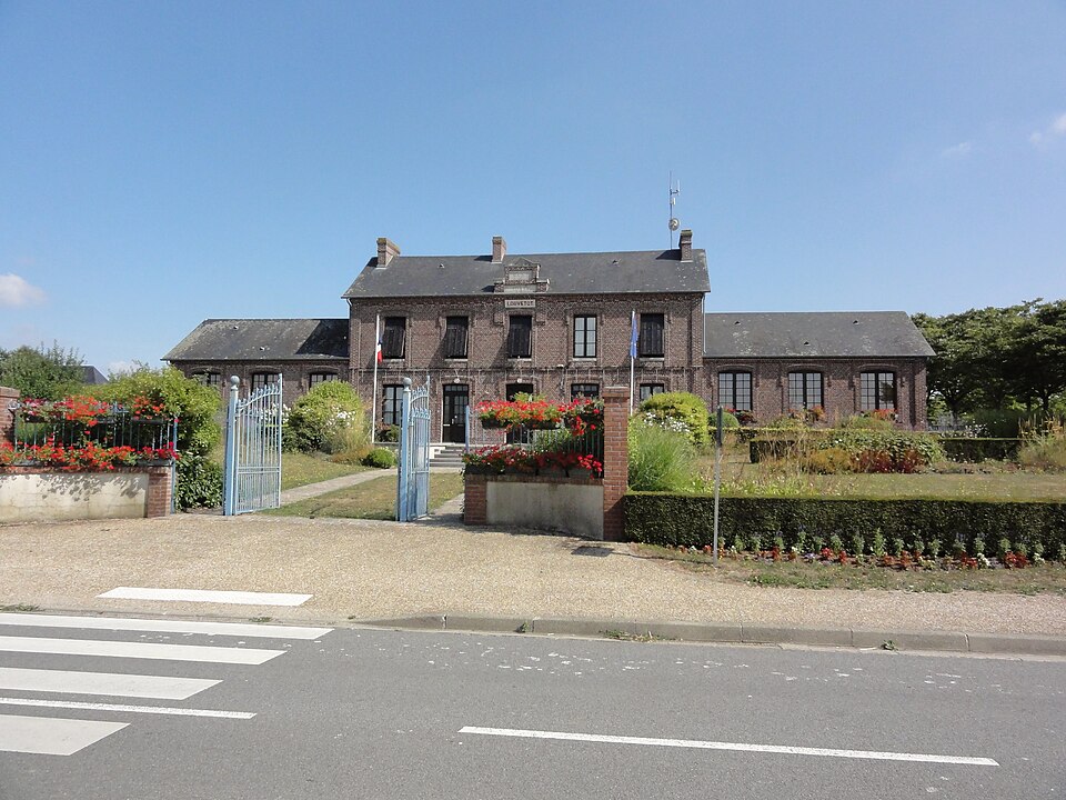 Louvetot (Seine — Mar.) mairie — école