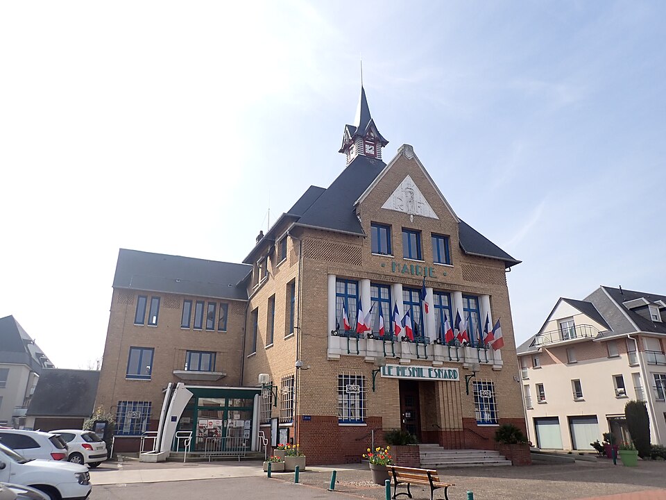 Le Mesnil — Esnard, Hôtel de Ville