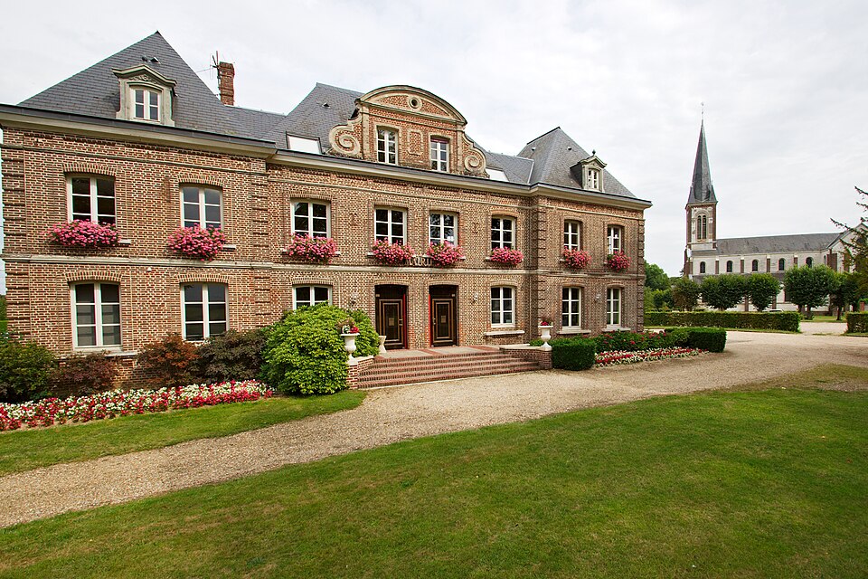 Mairie et église de Saint — Jacques — sur — Darnétal