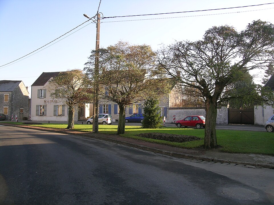 Amponville la place de la mairie