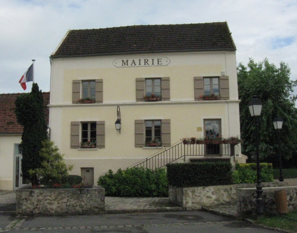 Coulombs — en — Valois mairie