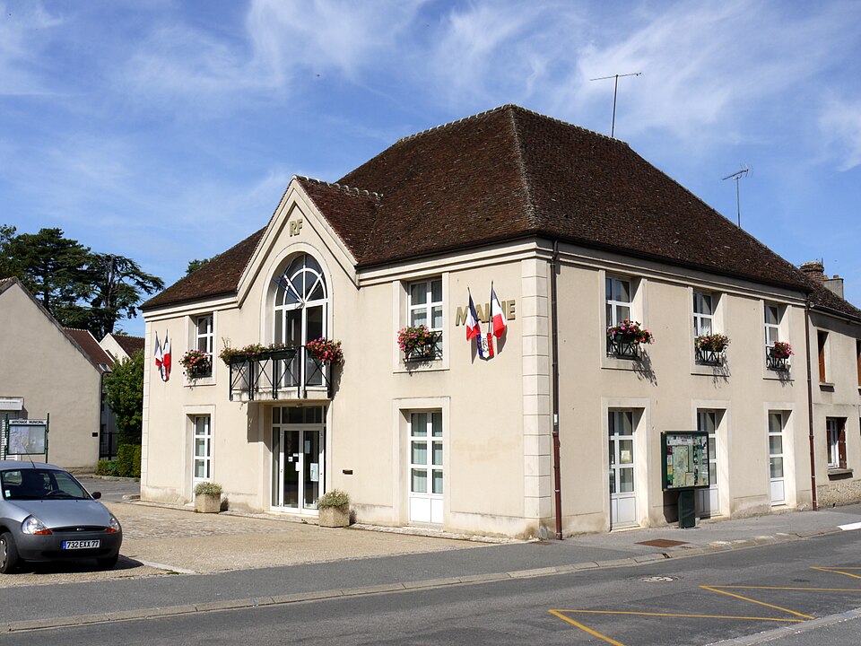 Town Hall La Houssaye P1060814