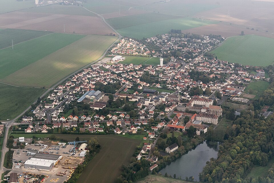 Juilly (Seine — et — Marne) — vue aérienne 20171027