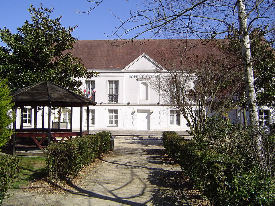 Lognes (entrée de l'ancien hôtel — de — ville)