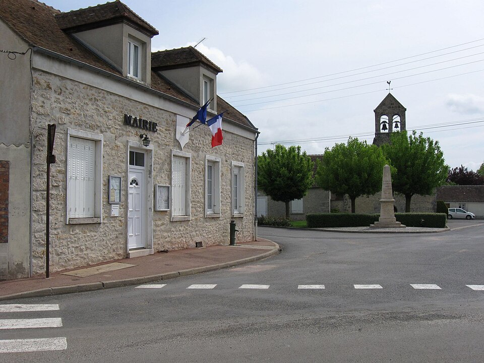La Madeleine — sur — Loing Mairie