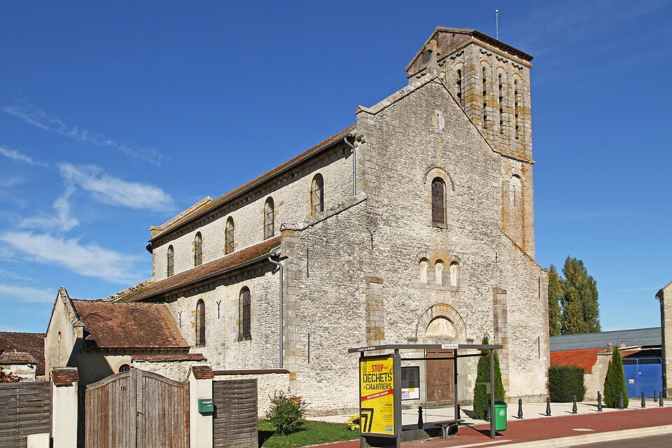 Maison — Rouge FR77 eglise IMG7964