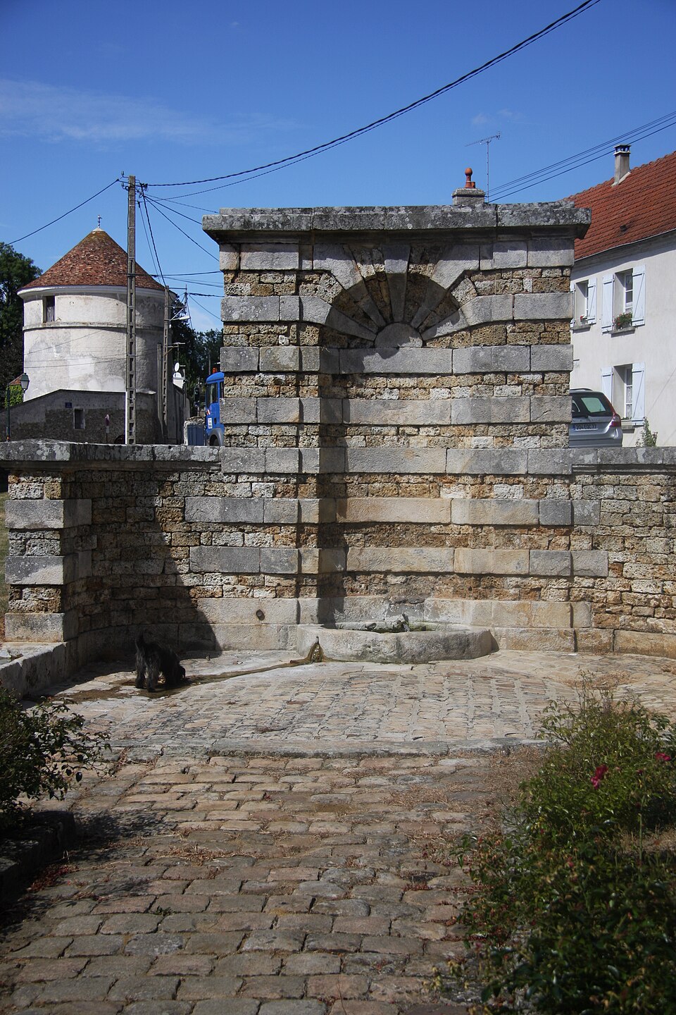 FR77 Mauperthuis Fontaine 03