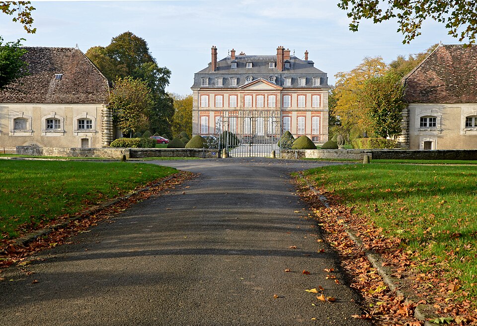 Chateau — de — Noyen — sur — Seine — DSC 0188